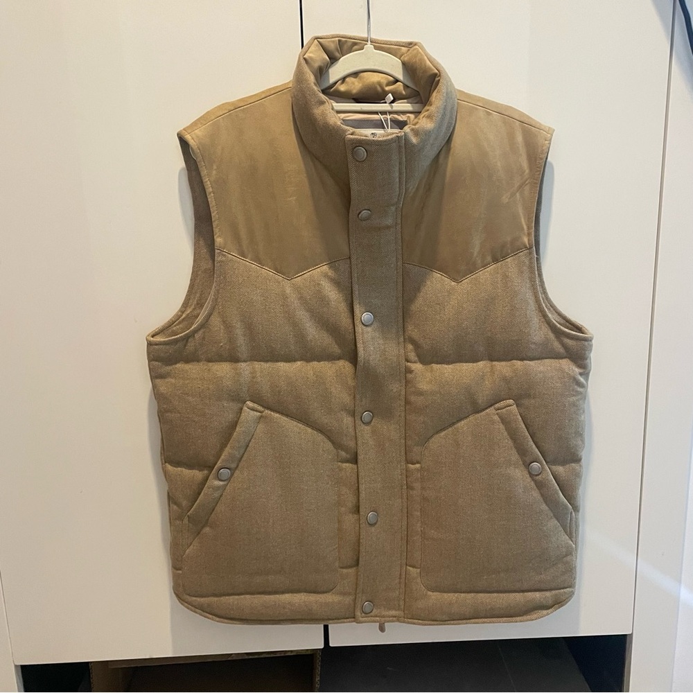 Brunello Cucinelli Quilted Sleeveless Vest in Camel